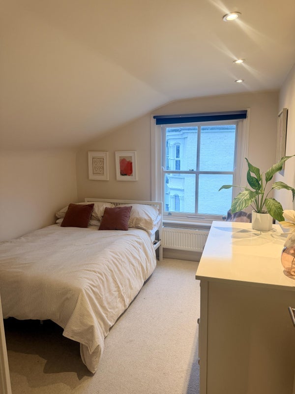 Room Sach Road in Greater London