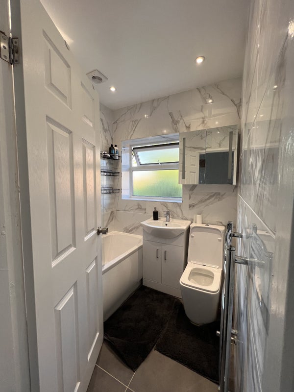 Room Ainsley Road in Nottingham