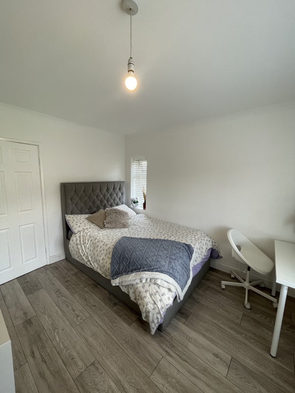 Room Ainsley Road in Nottingham