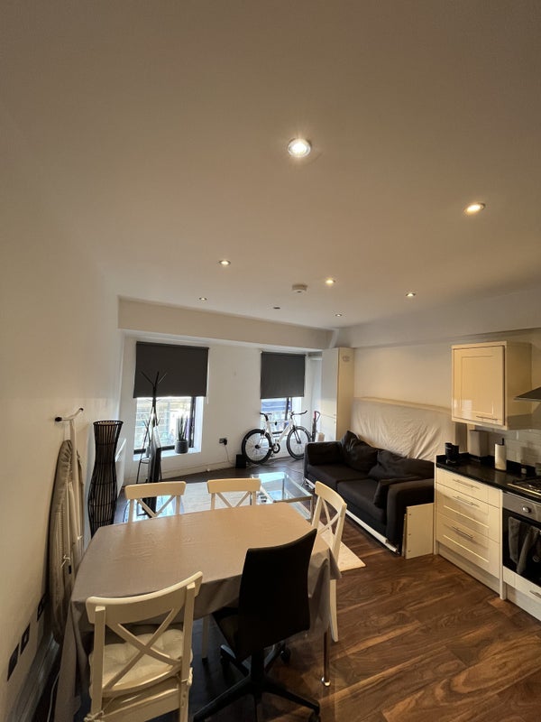 Room Balham High Road in Greater London