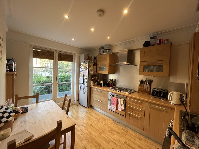 Room Gosberton Road in Greater London