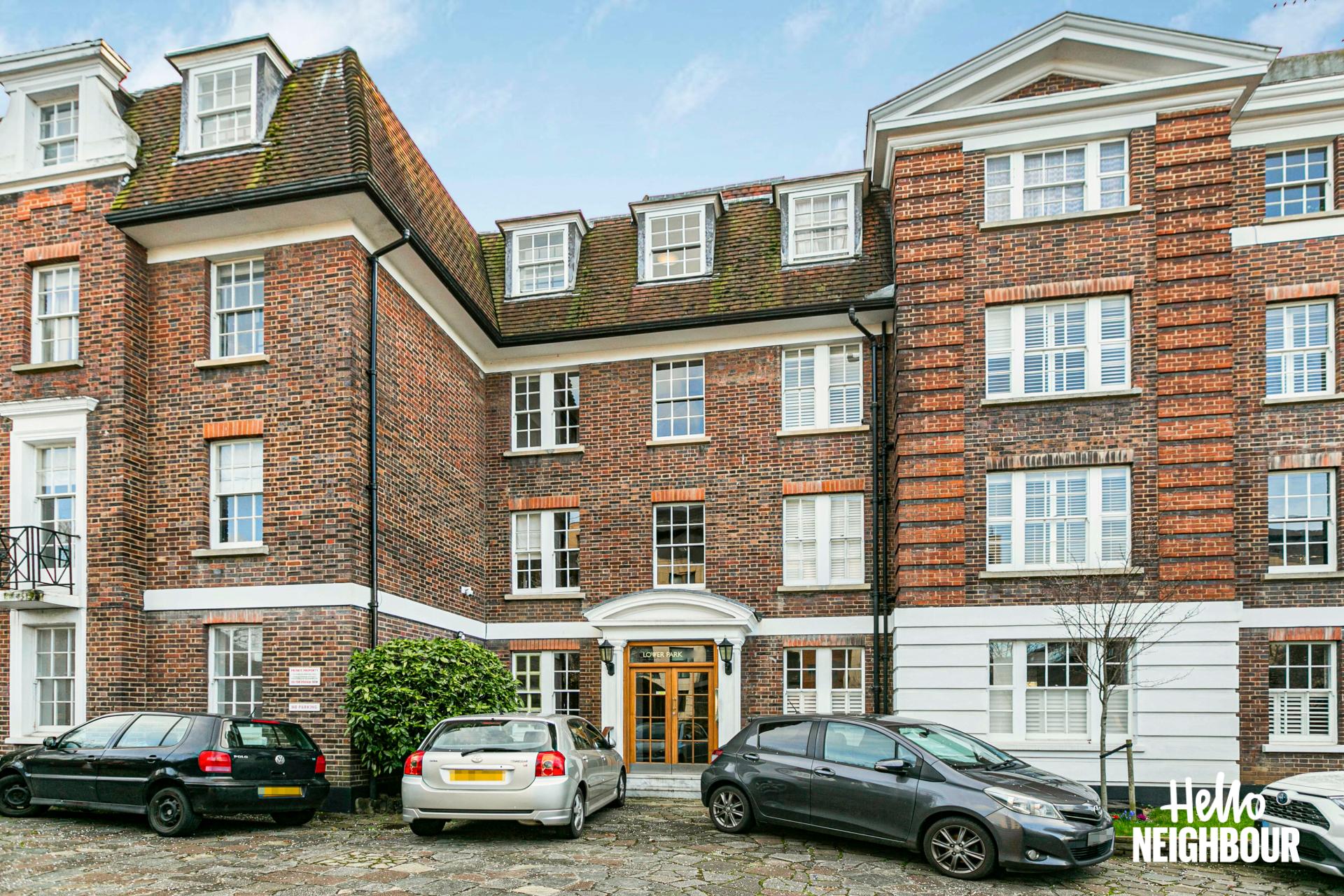 Flat Putney Hill in Greater London
