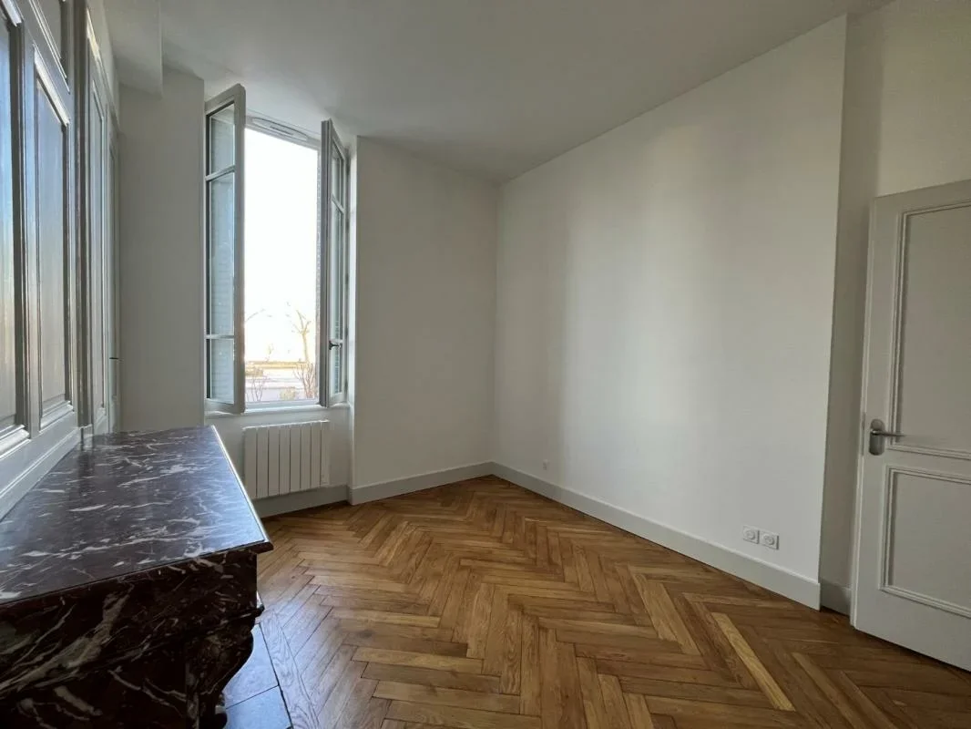 Flat Quai Claude Bernard in Lyon