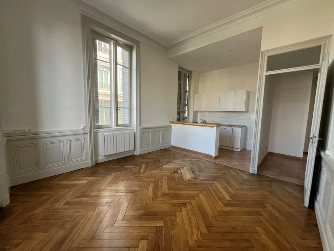 Flat Quai Claude Bernard in Lyon