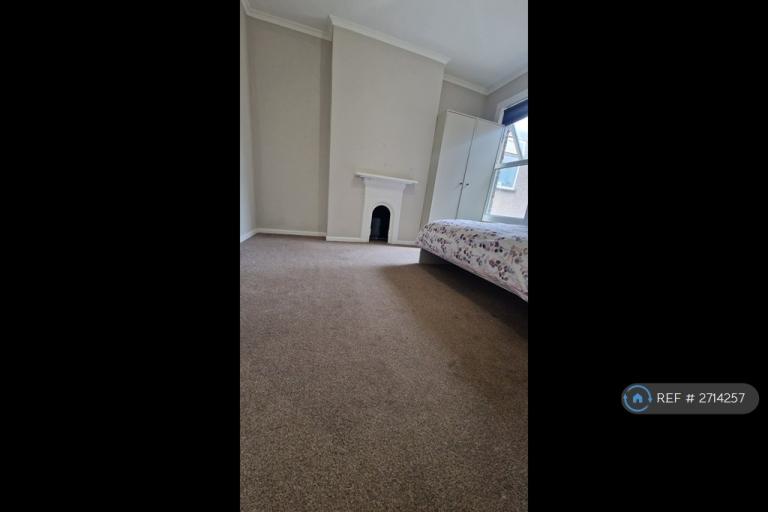 Room Gilbert Road in Greater London