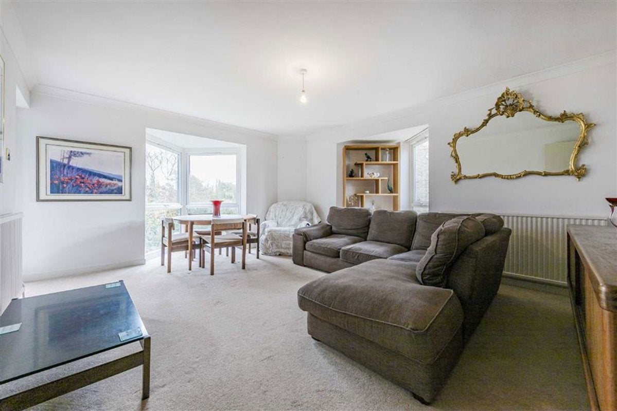 Flat Twickenham Road in Greater London