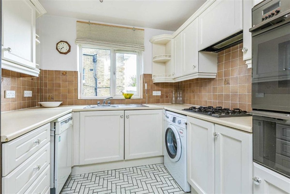 Flat Twickenham Road in Greater London