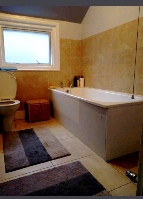 Room Grantham Road in Greater London