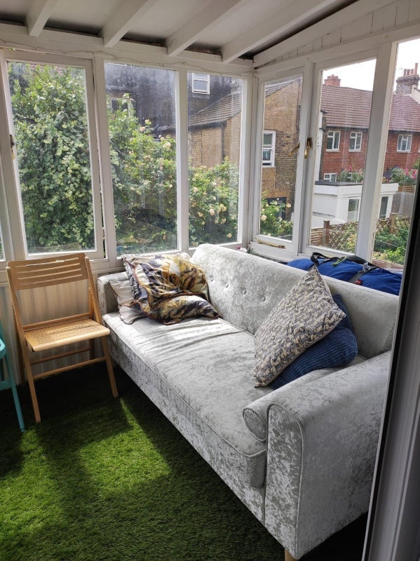 Room Grantham Road in Greater London