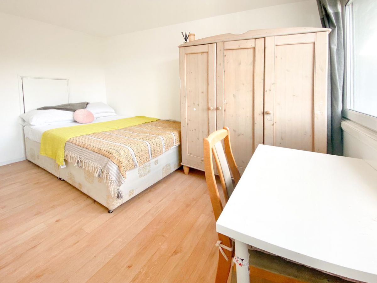 Flat Caledonian Road in Greater London
