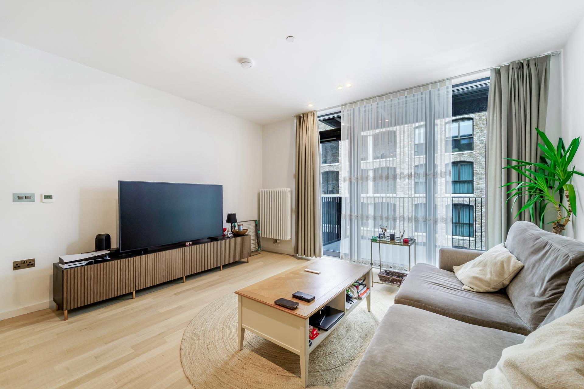 Flat Bradshaw Yard in Greater London