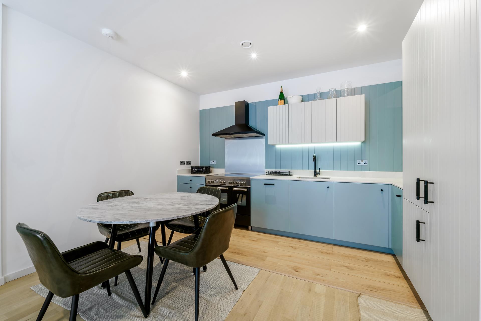 Flat Bradshaw Yard in Greater London