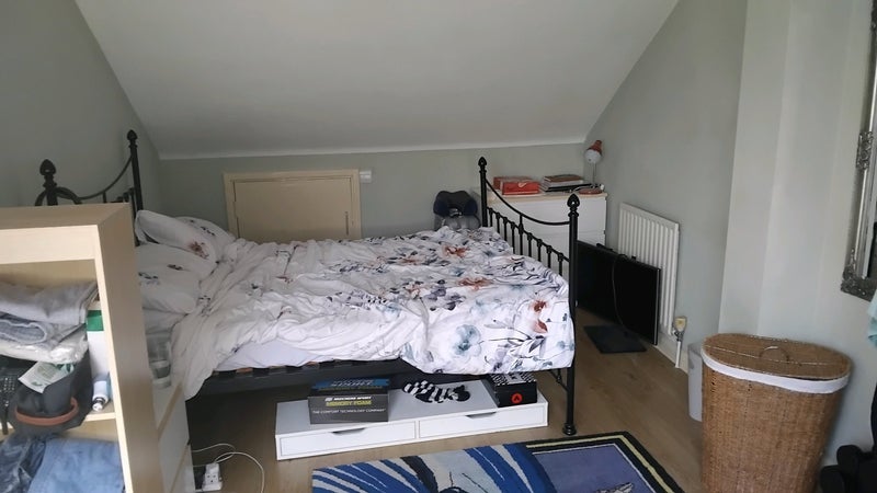 Room Wormholt Road in Greater London