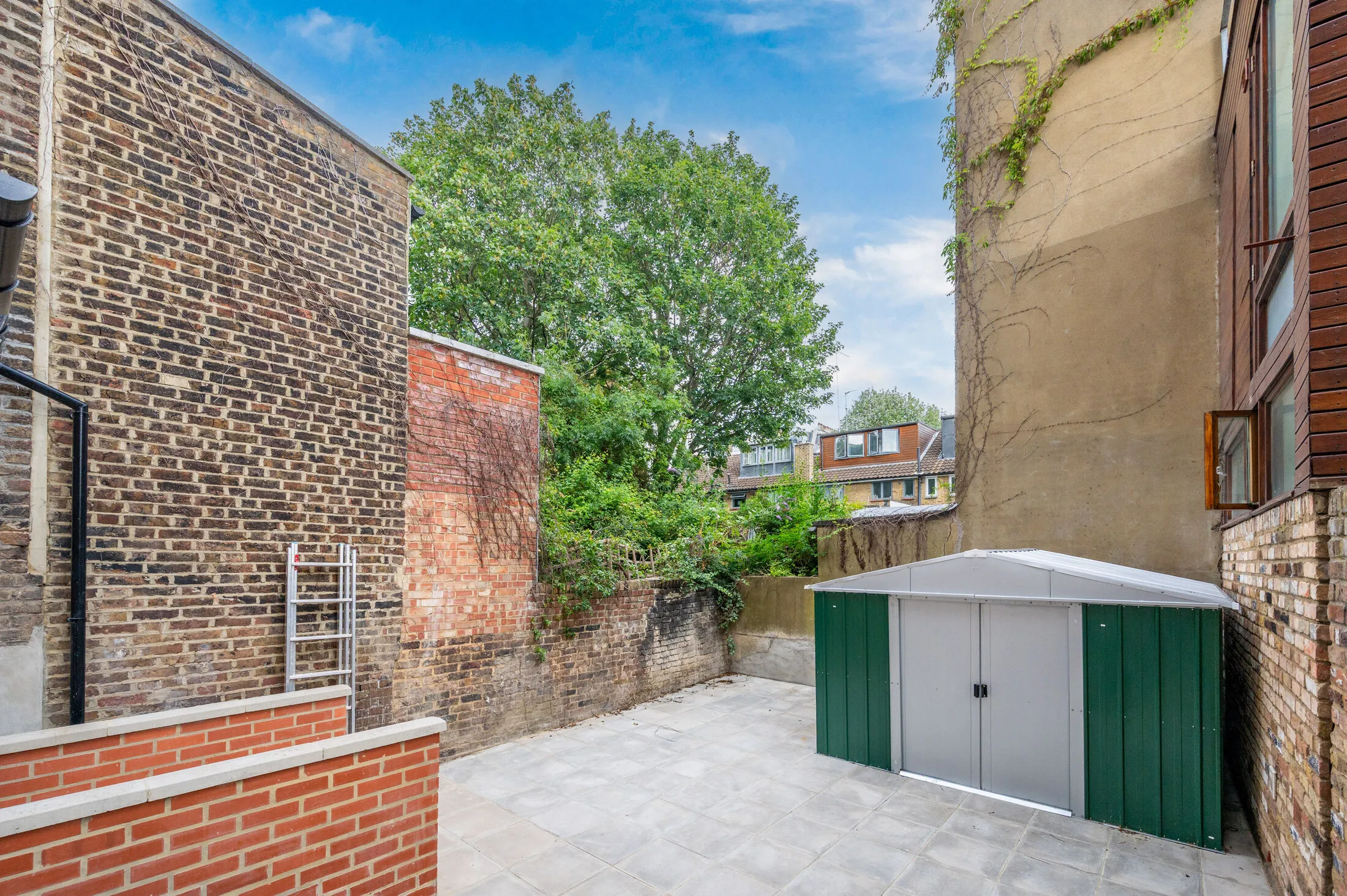 Flat Offord Road in Greater London