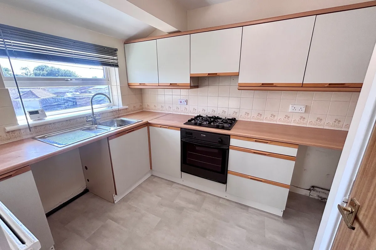 Flat Gullane Drive in Hull