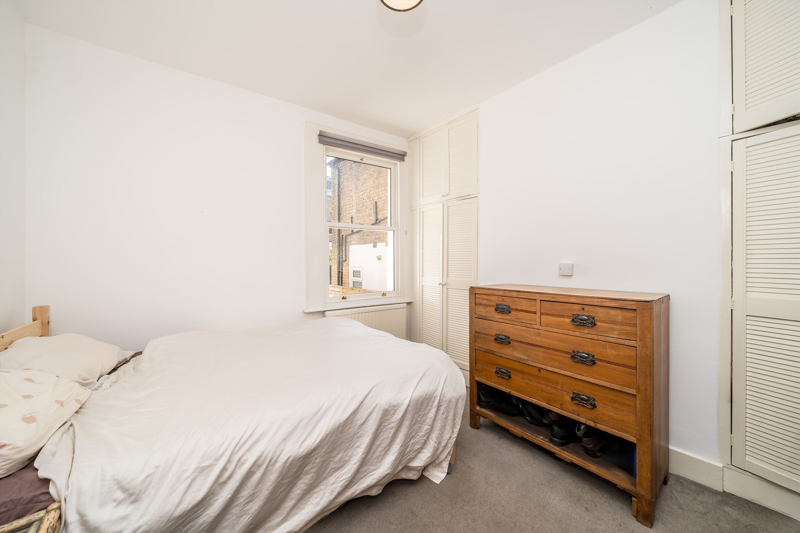 Flat Holyport Road in Greater London