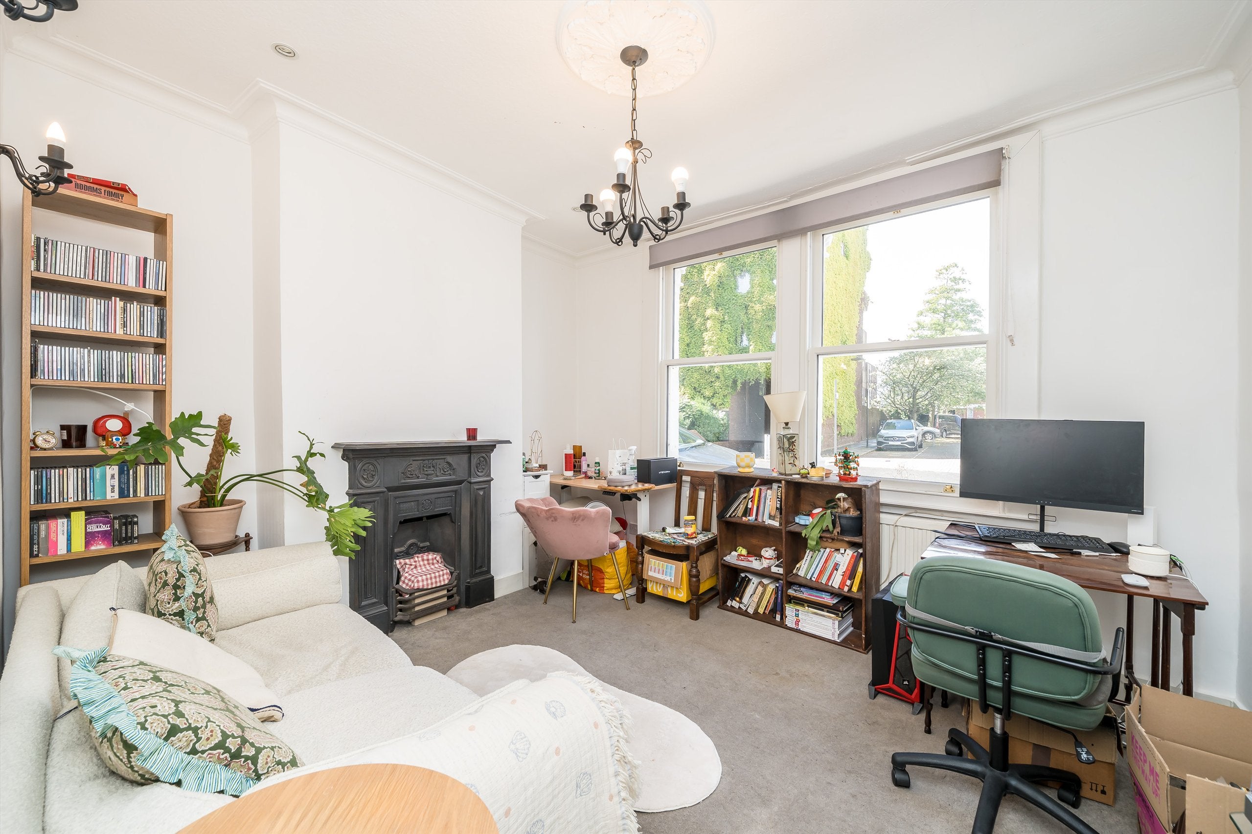 Flat Holyport Road in Greater London