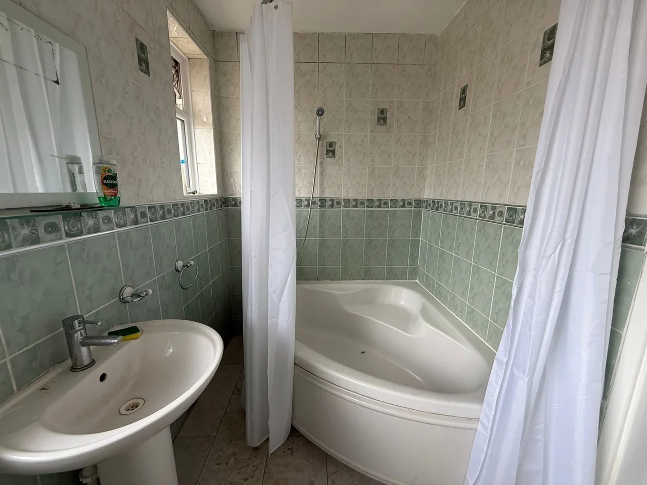 Flat Jonson Close in Greater London