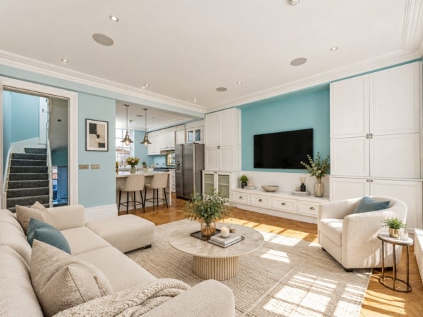 Flat Gloucester Avenue in Greater London