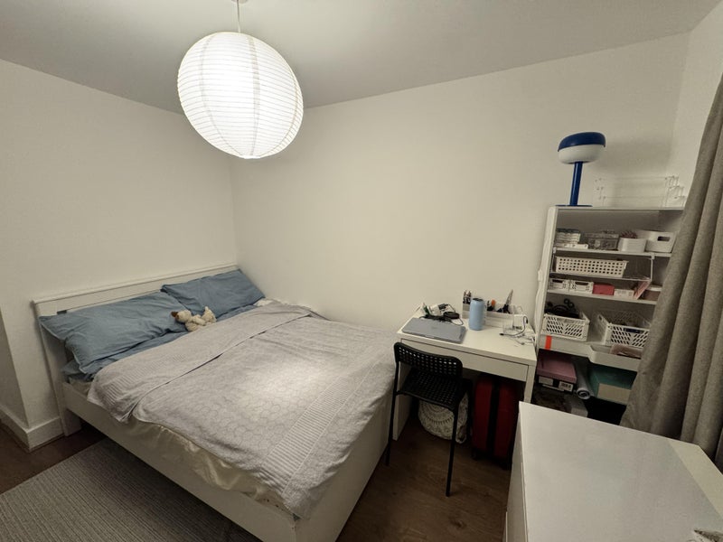 Flat Haydons Road in Greater London