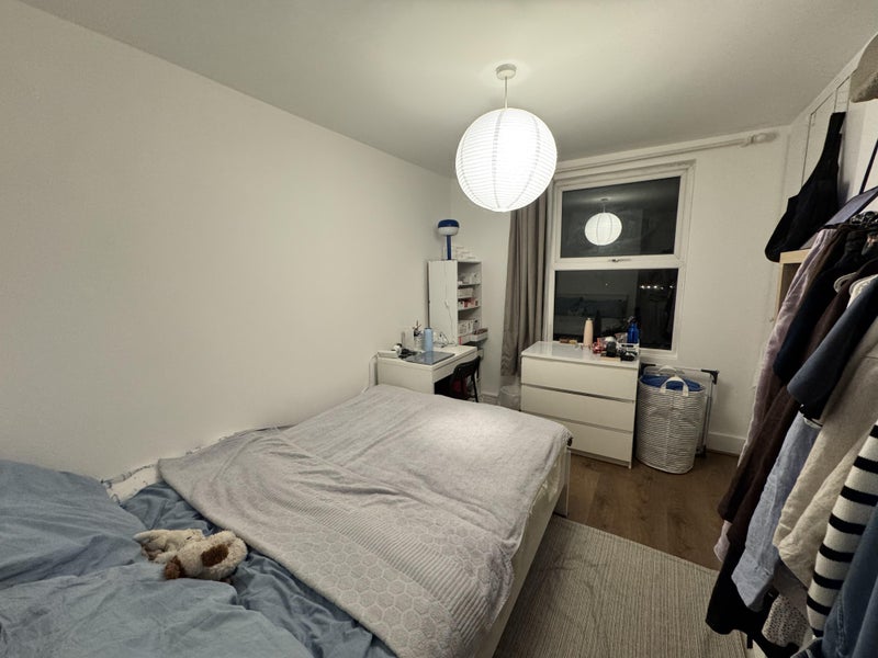 Flat Haydons Road in Greater London