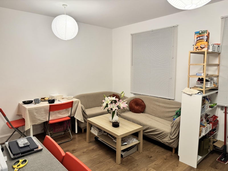 Flat Haydons Road in Greater London