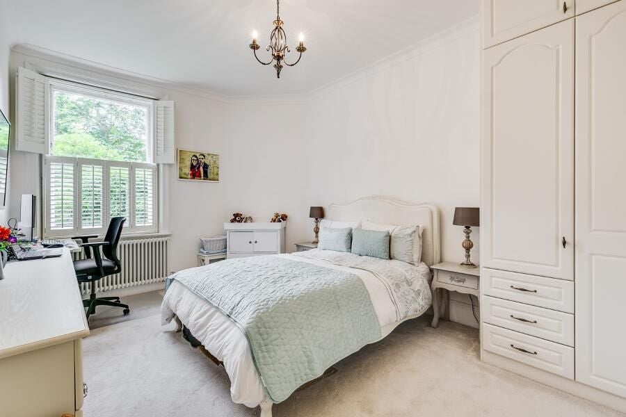 Flat West End Lane in Greater London