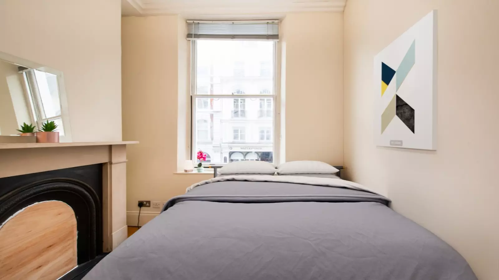 Flat Long Acre in City of Westminster