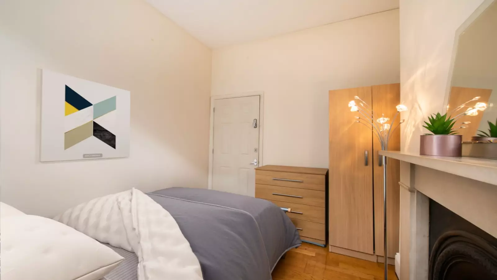 Flat Long Acre in City of Westminster
