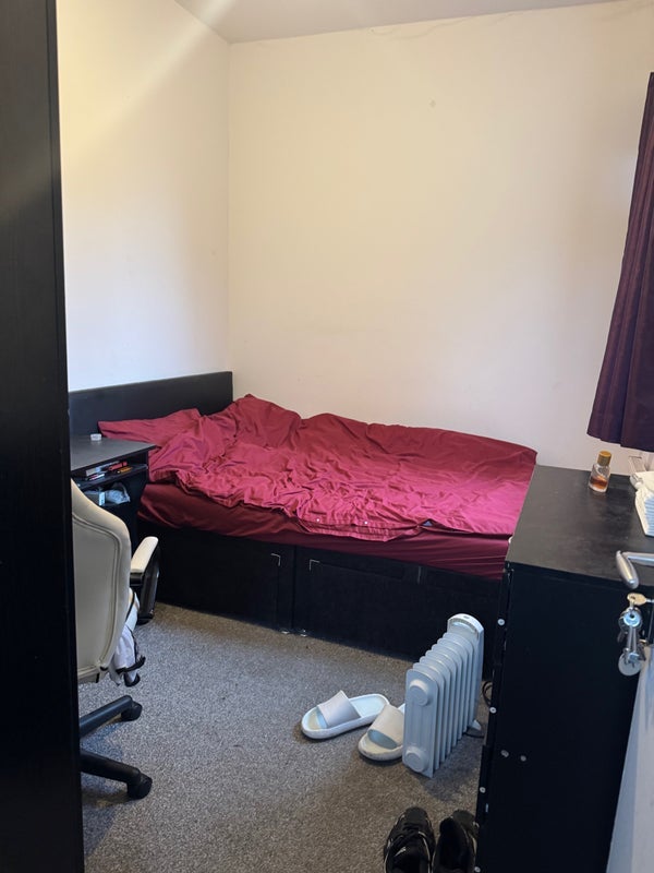 Room Keogh Road in Greater London