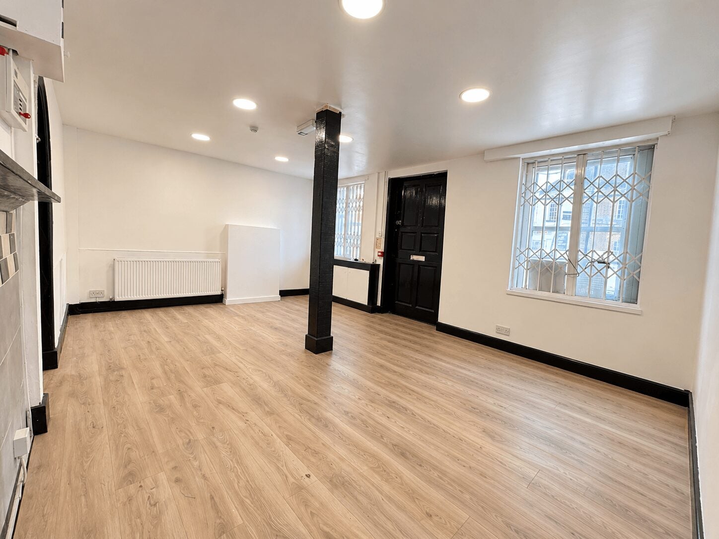 Room Hughenden Road in High Wycombe