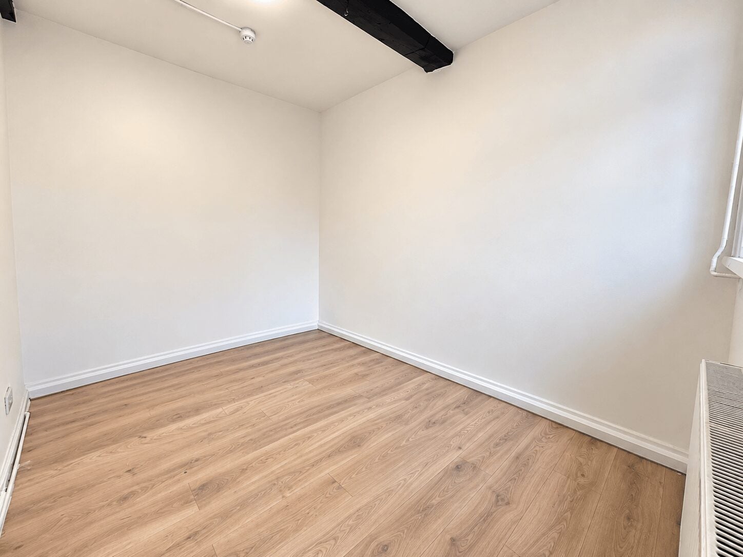 Room Hughenden Road in High Wycombe