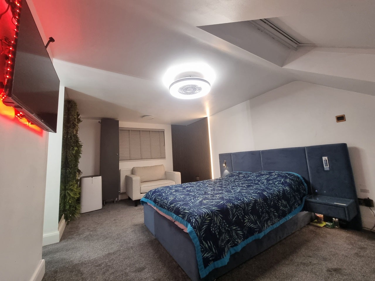 Room Retford Close in Greater London
