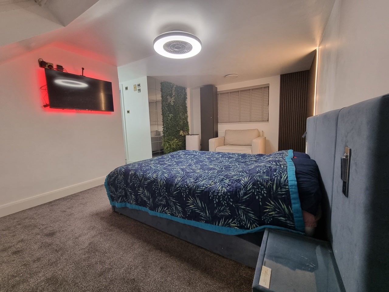 Room Retford Close in Greater London