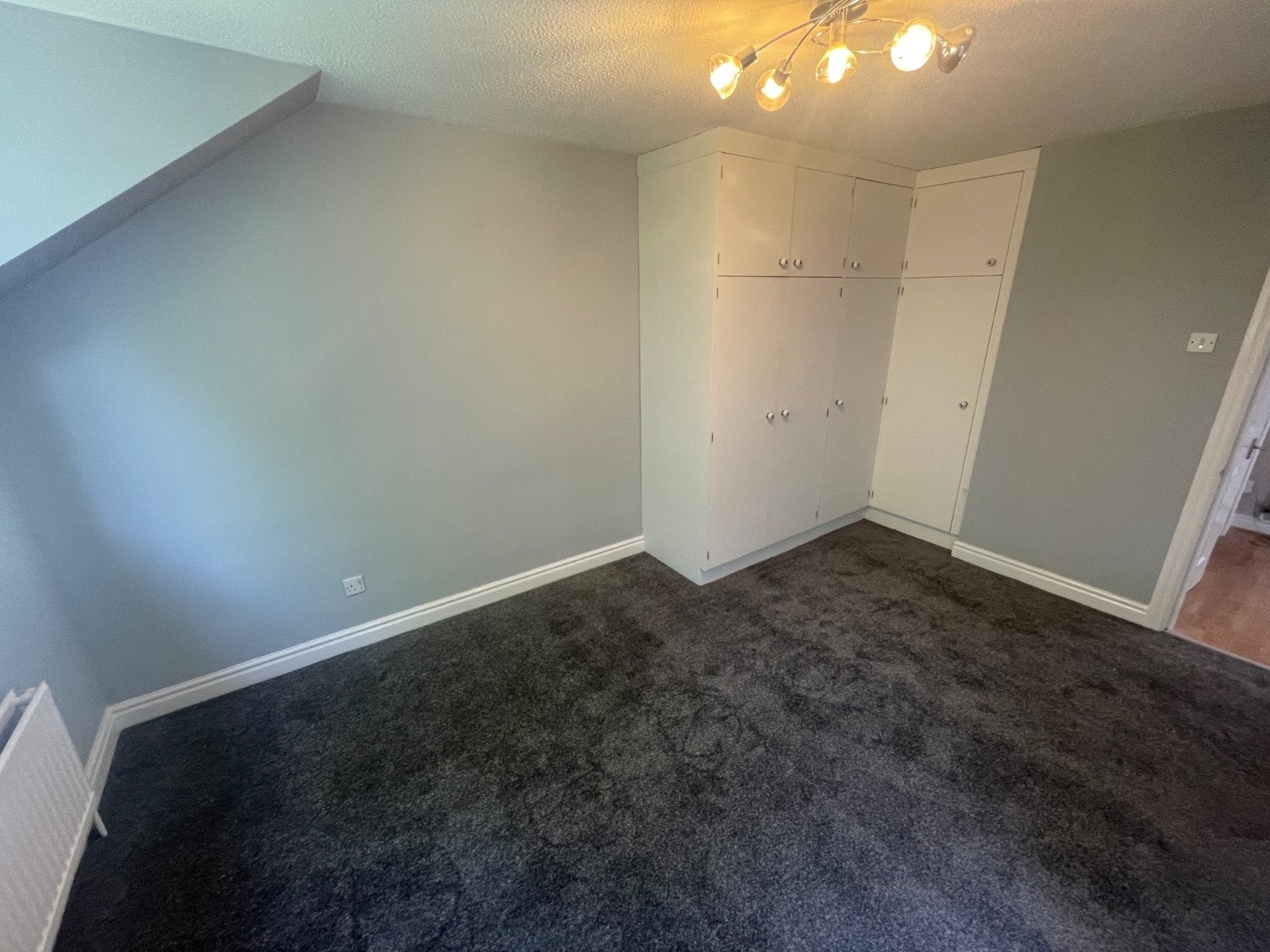 Flat Highthorne Court in Leeds