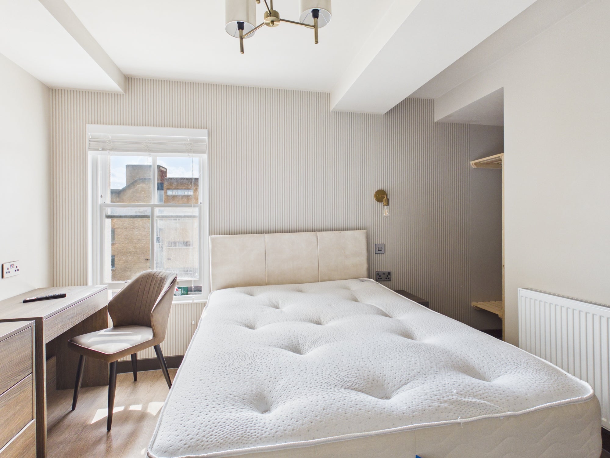Room Clarence Street in Gloucester