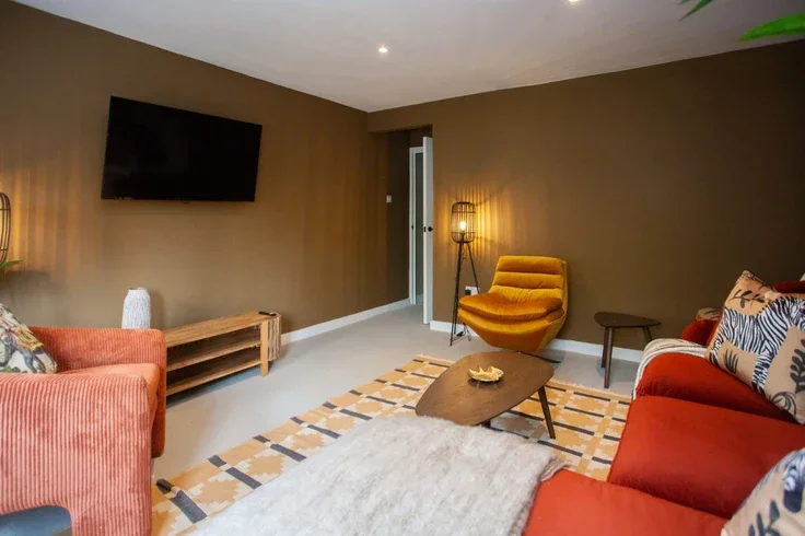 Flat Merryland Place in Glasgow