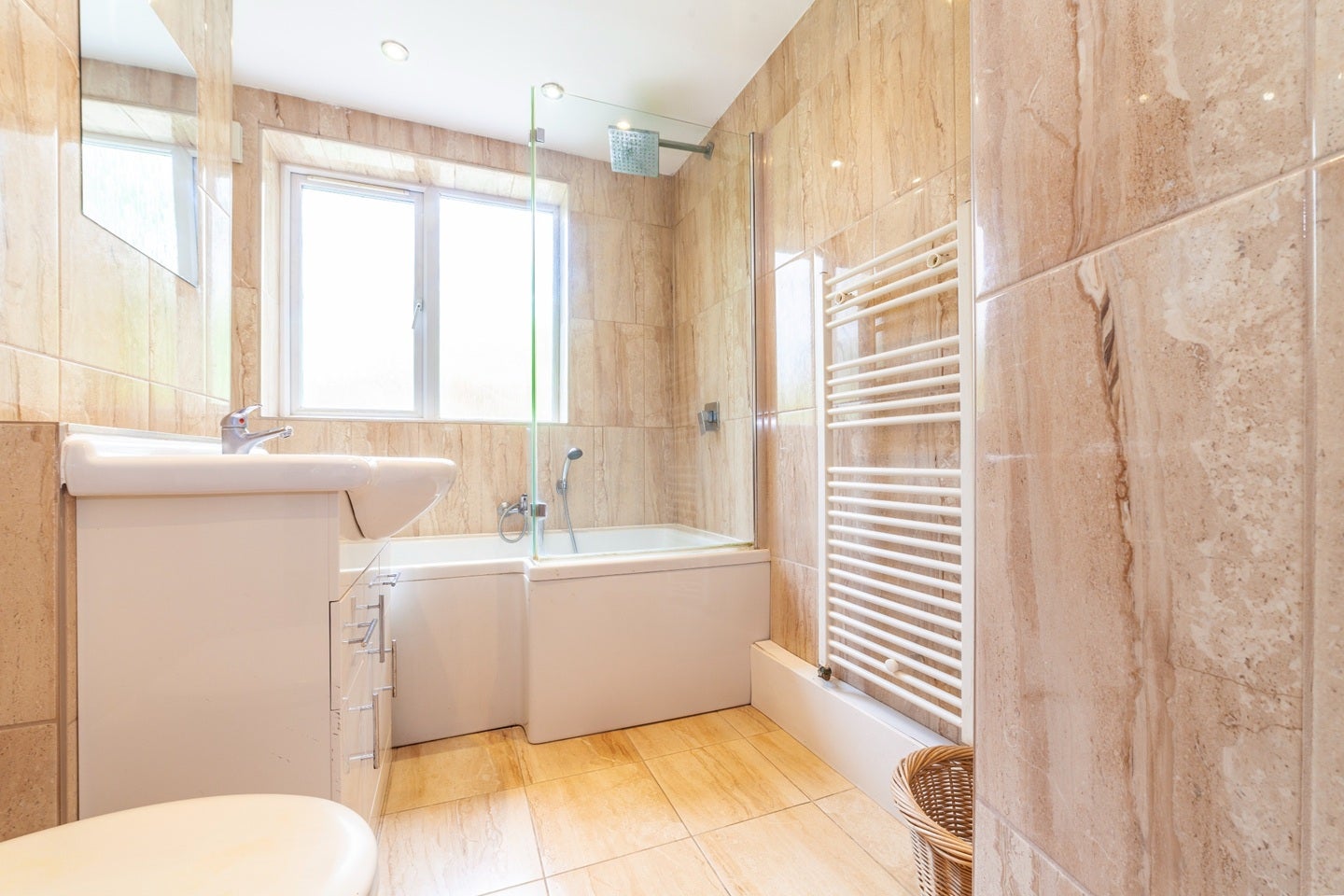 Room Innes Gardens in Greater London