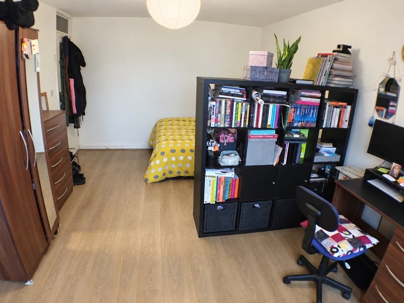Room Station Passage in Greater London