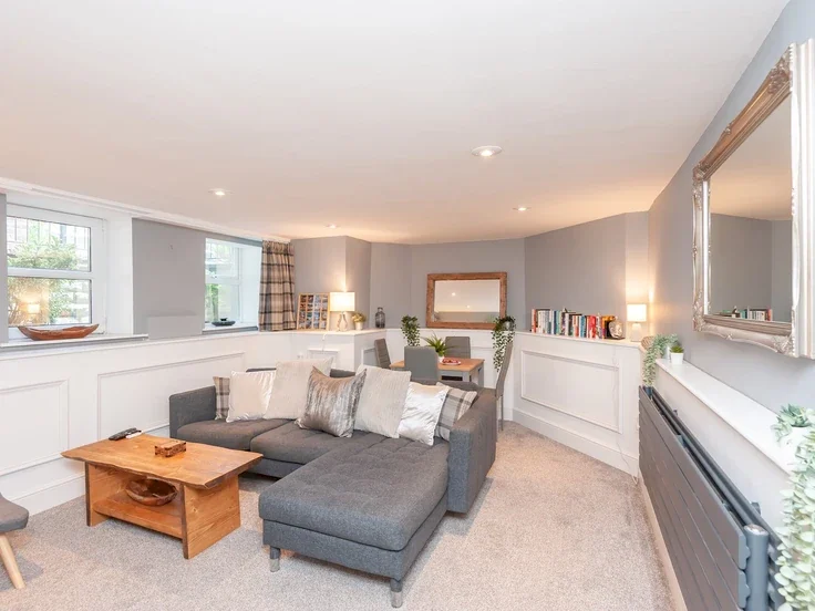 Flat Kingsway Court in Leeds