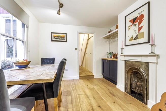 Flat Vanderbilt Road in Greater London