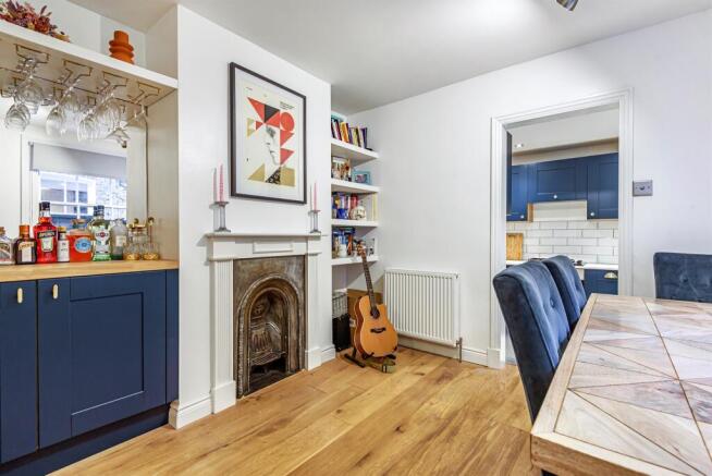 Flat Vanderbilt Road in Greater London