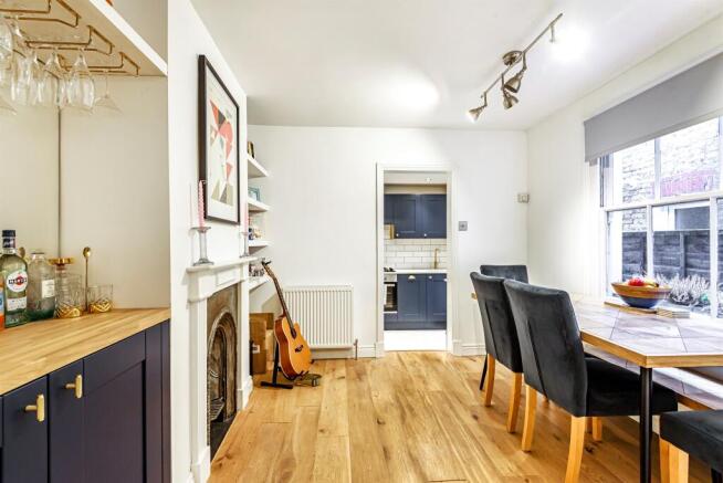 Flat Vanderbilt Road in Greater London