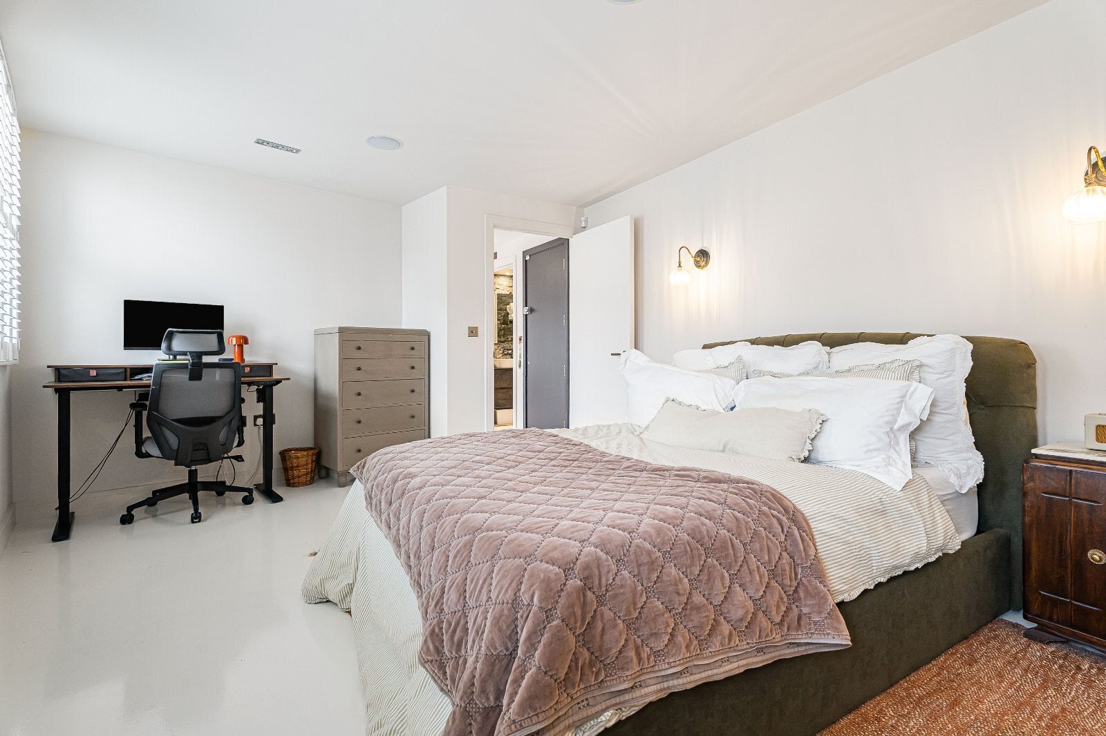 Flat Branch Place in Greater London