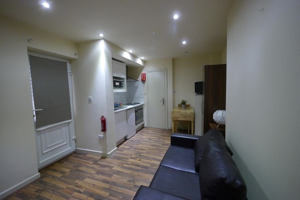 Flat Chichele Road in Greater London