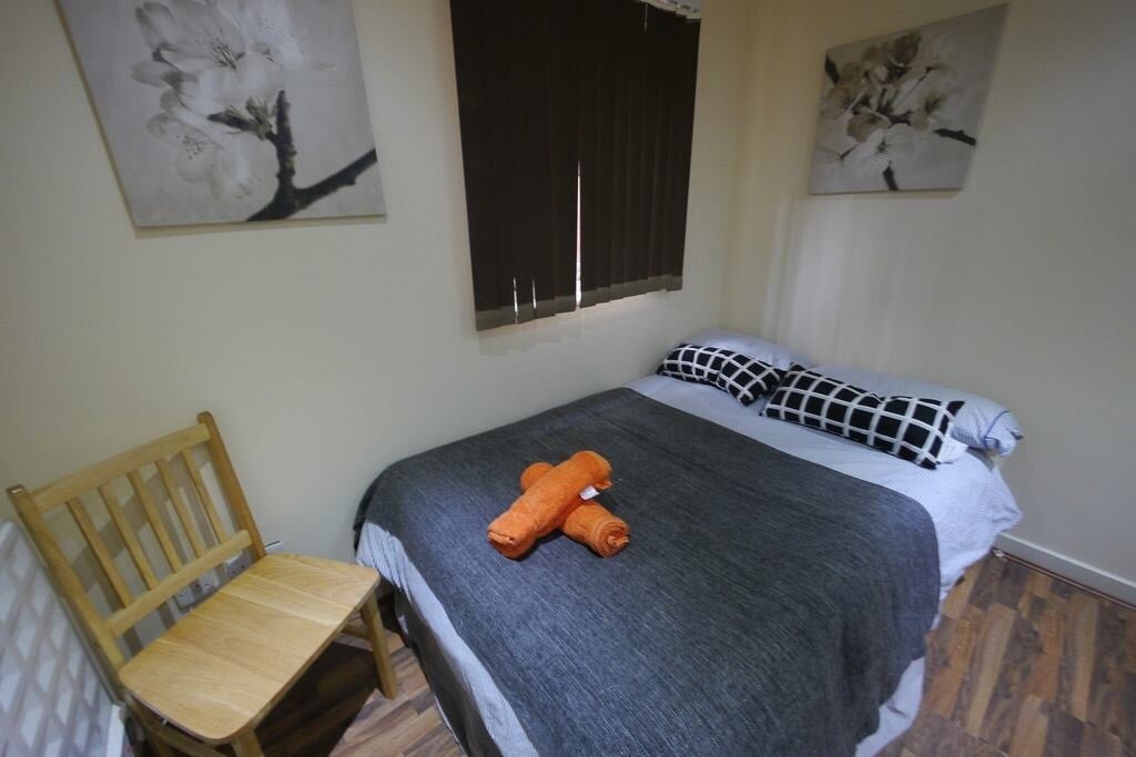 Flat Chichele Road in Greater London