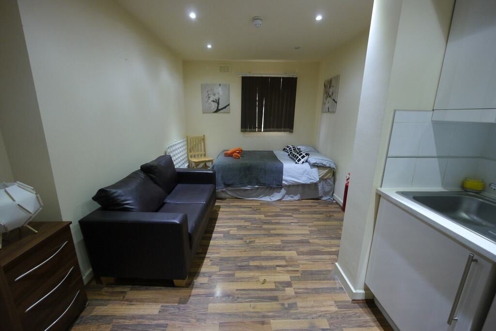 Flat Chichele Road in Greater London