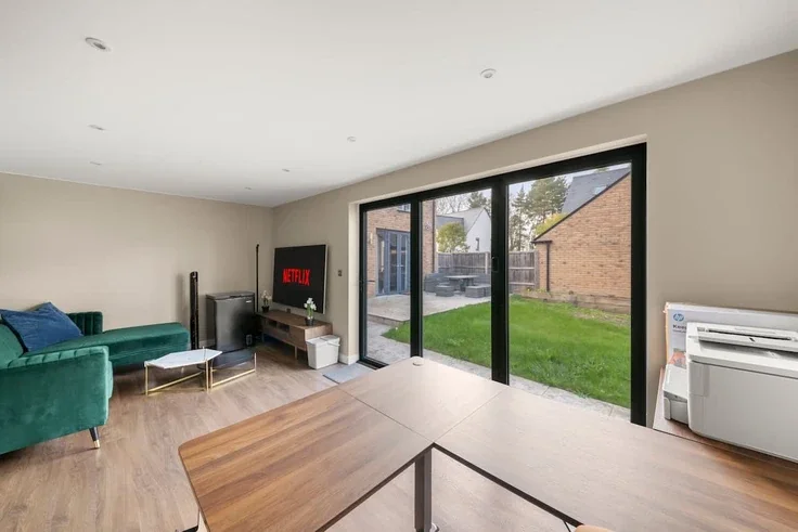 House Dickens Drive in Greater London