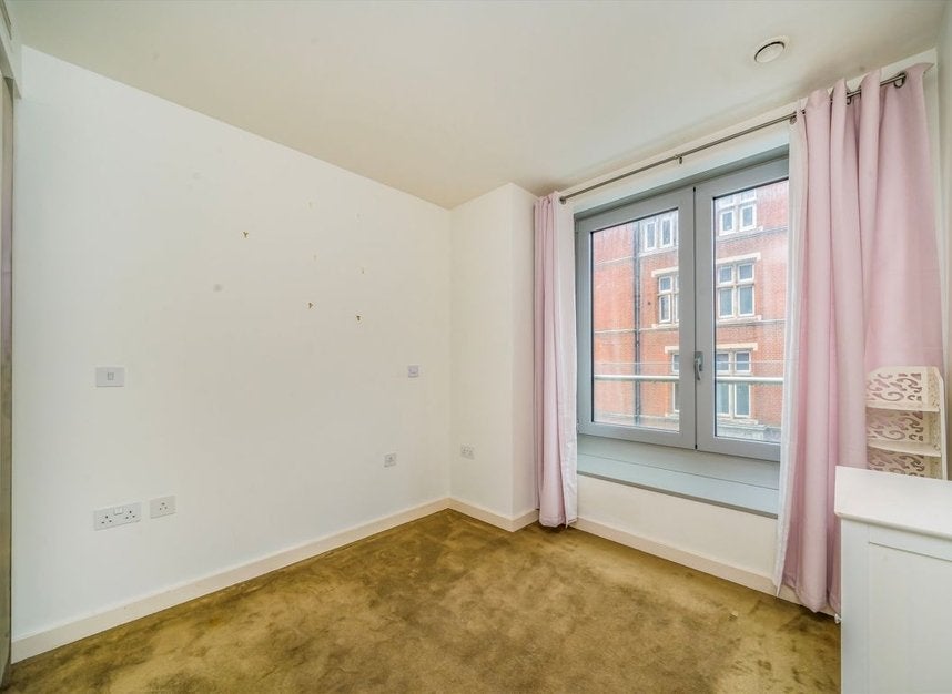 Flat Longford Street in Greater London