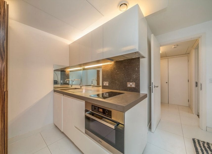 Flat Longford Street in Greater London